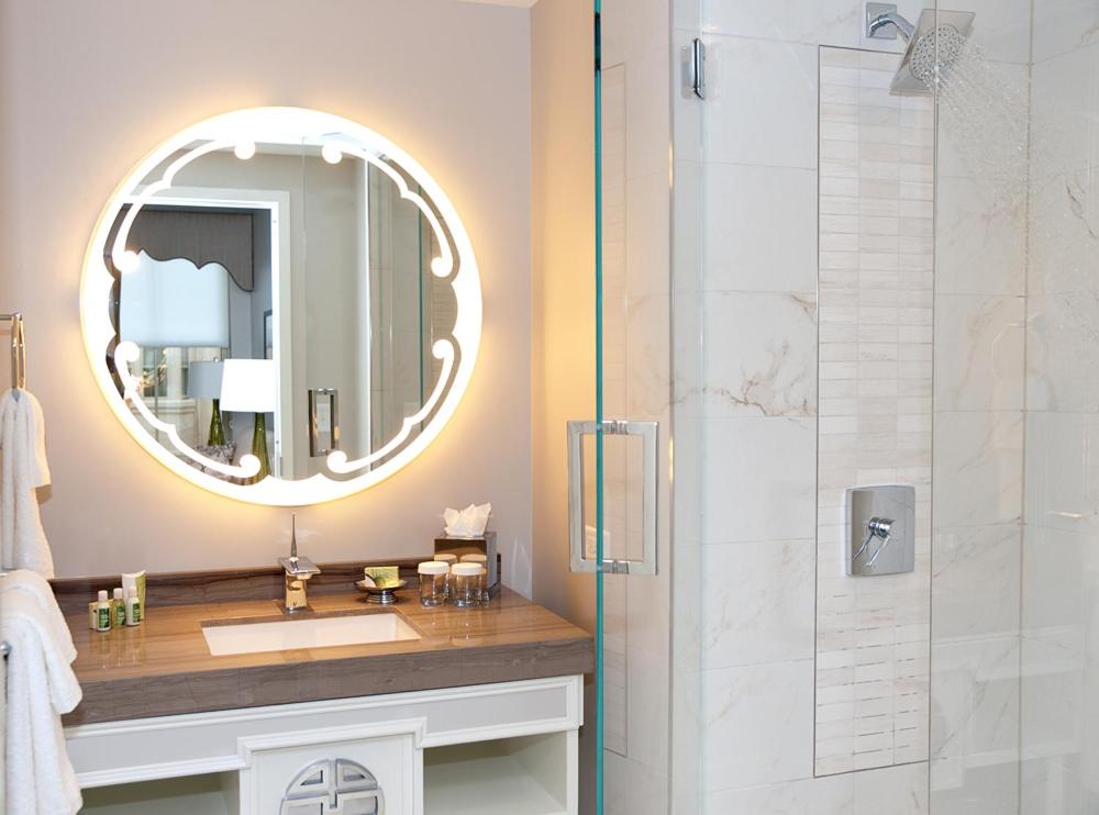 Junior Suite Queen interior